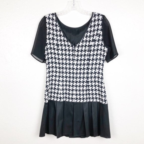 💥EFFORTLESSLY CHIC💥 Black & White Checkered Knit Dress wit Black Leather Dress - Picture 3 of 12